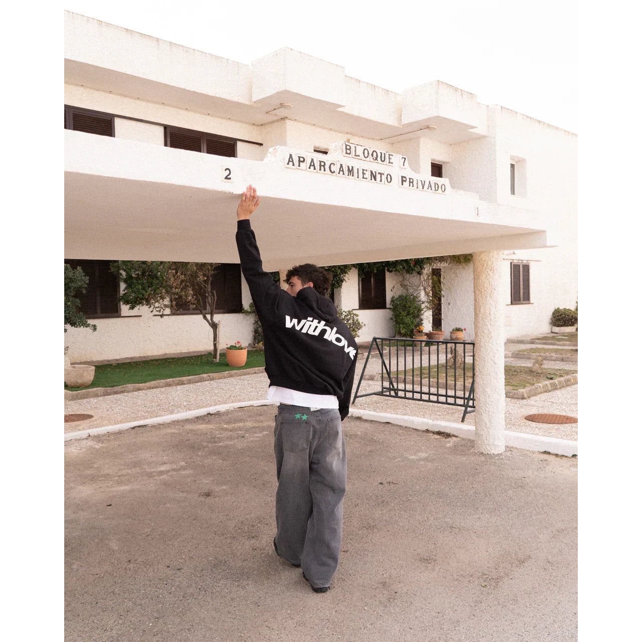 Cozy Stylish Hoodie - Soft, Relaxed Fit for Casual Comfort & Cool Days