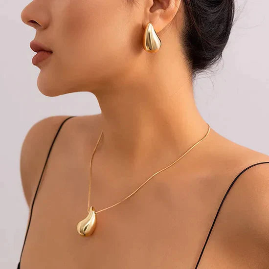 Elegant Gold Teardrop Earrings for Women – Lightweight Modern Design for Versatile Style