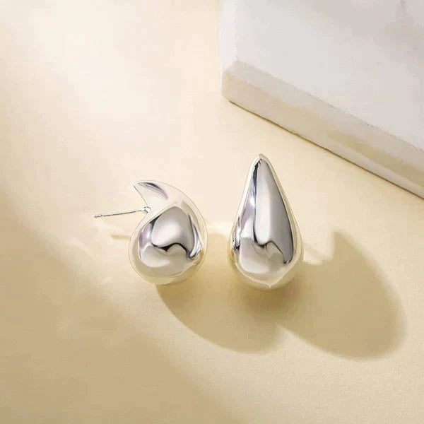 Elegant Gold Teardrop Earrings for Women – Lightweight Modern Design for Versatile Style