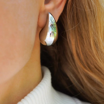 Elegant Gold Teardrop Earrings for Women – Lightweight Modern Design for Versatile Style
