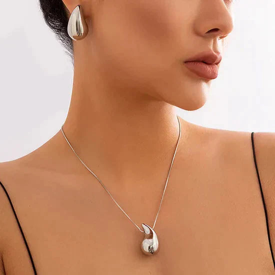 Elegant Gold Teardrop Earrings for Women – Lightweight Modern Design for Versatile Style