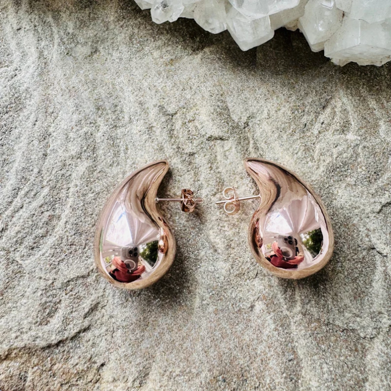 Elegant Gold Teardrop Earrings for Women – Lightweight Modern Design for Versatile Style