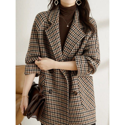 Tailored Women's Checkered Jacket - Cozy Warmth & Effortless Style