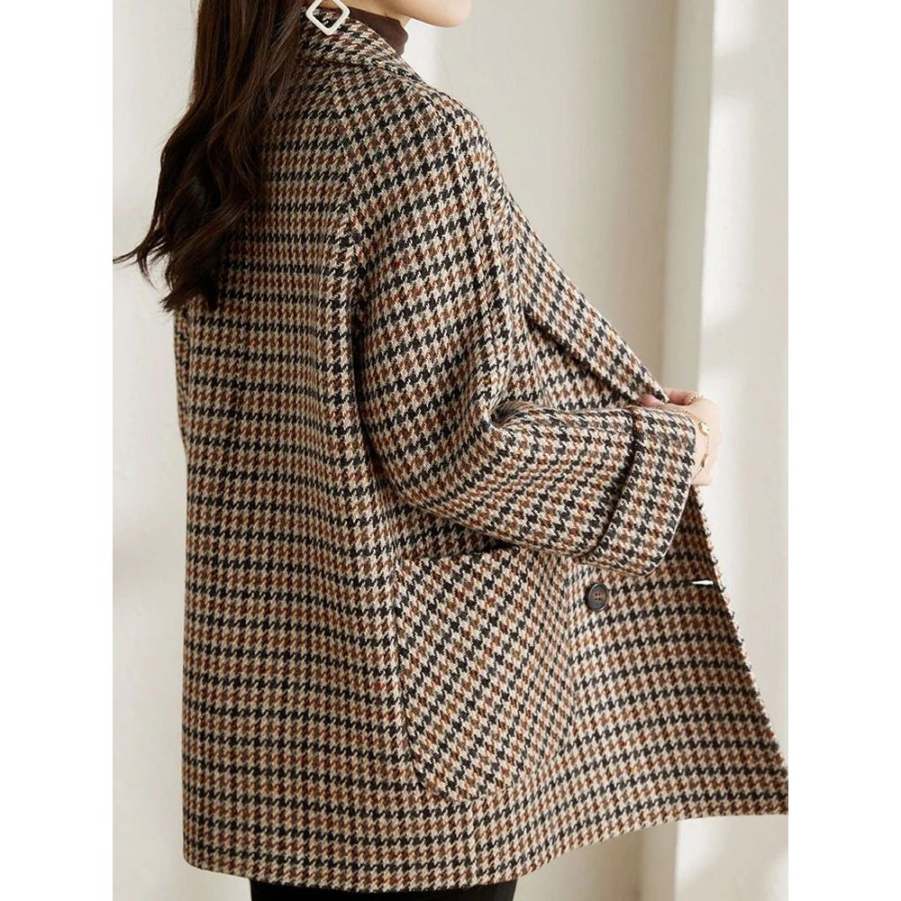 Tailored Women's Checkered Jacket - Cozy Warmth & Effortless Style